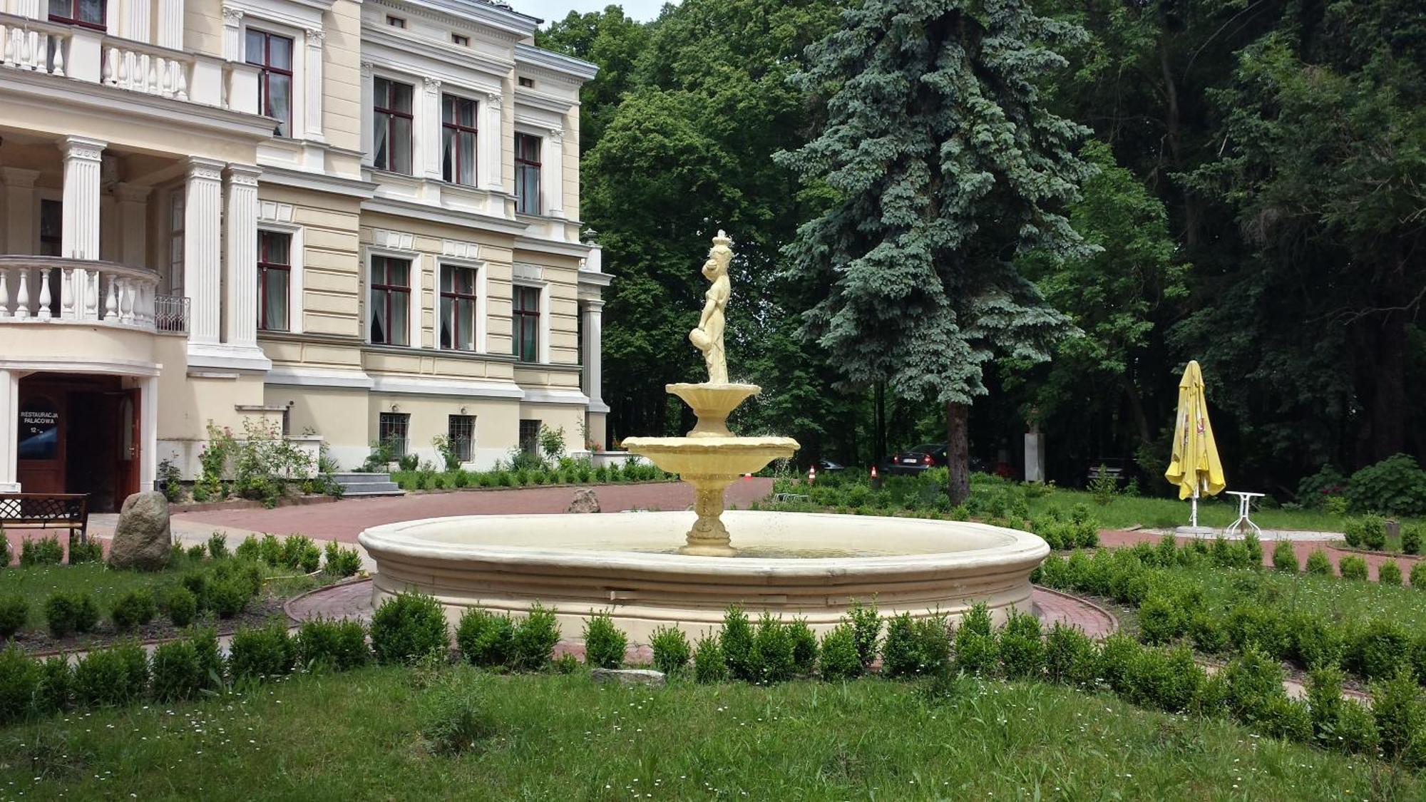 Palac Biedrusko Екстер'єр фото